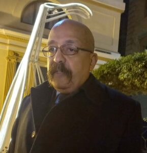 معرض الكتاب صناعة وعي أم تجارة ورق الممر مئة وأربعه