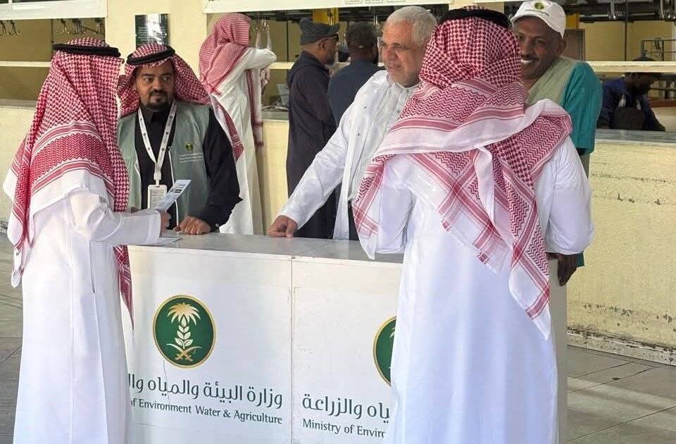 ‏بيئة الطائف تنفّذ ورشة توعوية بسوق الأنعام المركزي حول أسس اختيار الذبيحة السليمة