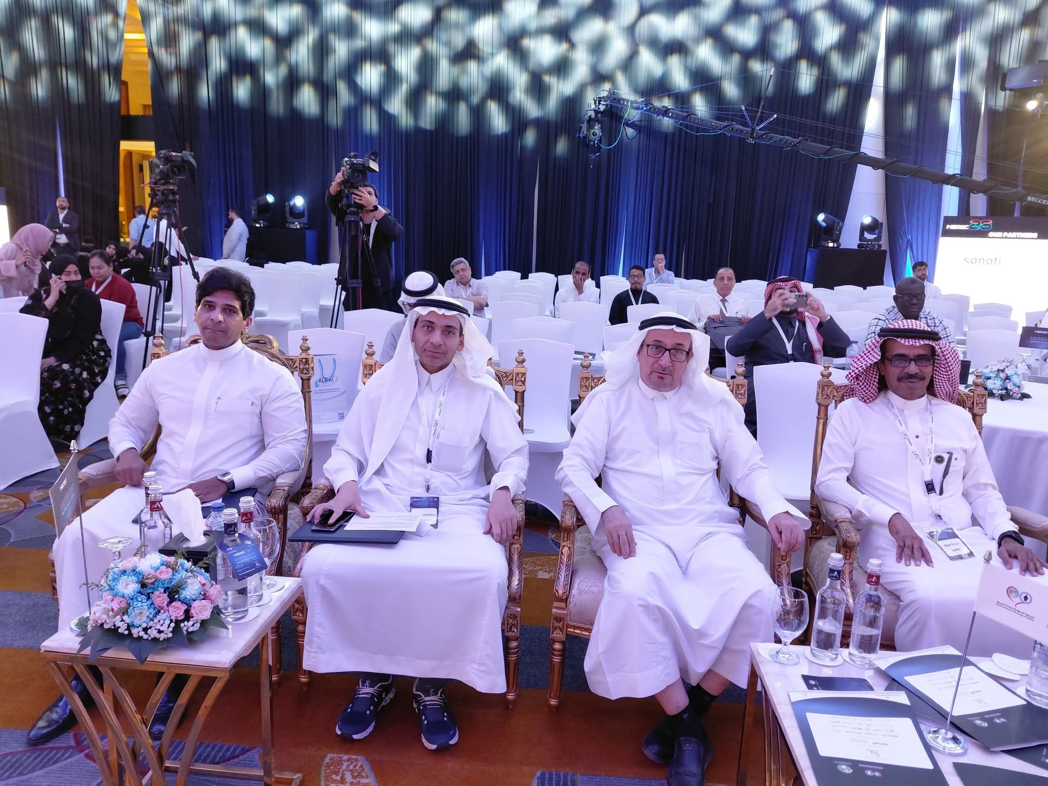 مؤتمر الشرق الأوسط للغدد والسكري والسمنة (ميدك 26) يواصل فعالياته بجدة باقبال ونجاح كبير