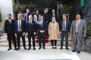 محافظ المنوفية يلتقي مجلس أمناء مدينة السادات لبحث تعزيز التعاون التنموي