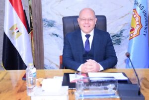رئيس جامعة سوهاج يكافئ الكوادر التعليمية والطبية بتقدير مادي ومعنوي استثنائي