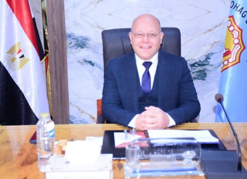 رئيس جامعة سوهاج يكافئ الكوادر التعليمية والطبية بتقدير مادي ومعنوي استثنائي