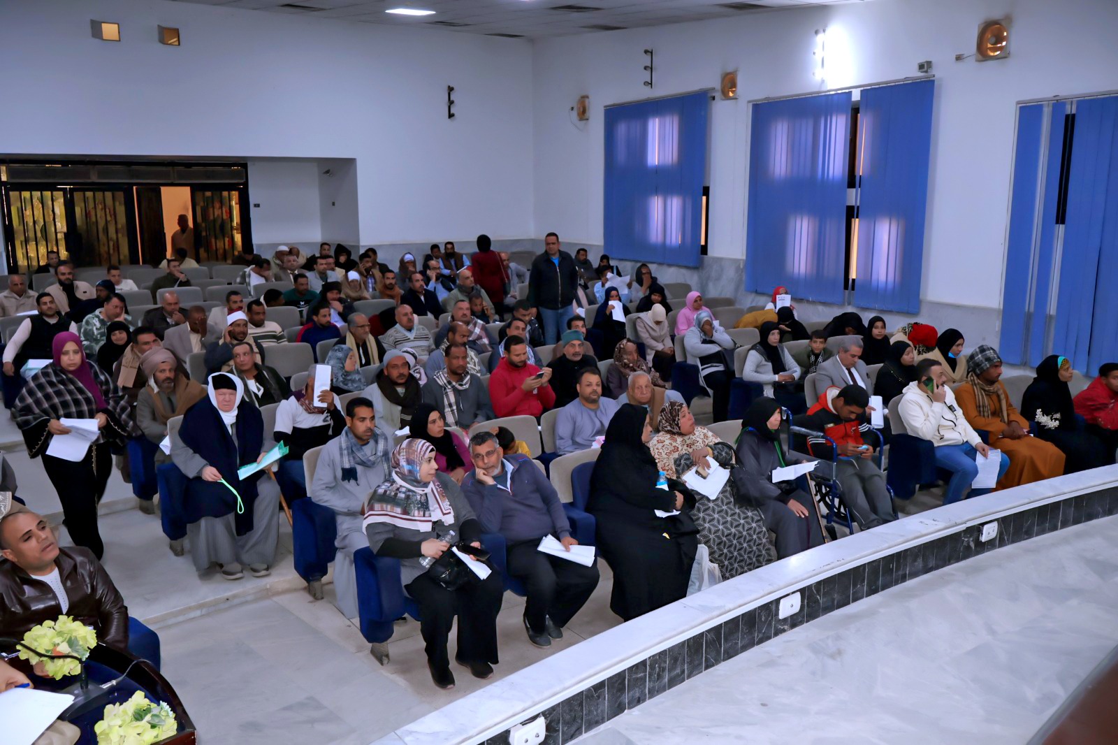 محافظ سوهاج يترأس اللقاء الجماهيري الأسبوعي ويشدد على سرعة الاستجابة لمطالب المواطنين