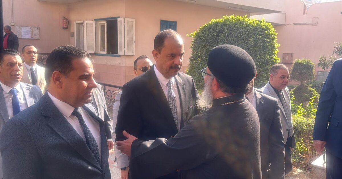 محافظ سوهاج يشارك أطفال "بيت الرحمة" المسيحية فرحتهم بعيد الميلاد المجيد