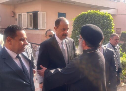 محافظ سوهاج يشارك أطفال "بيت الرحمة" المسيحية فرحتهم بعيد الميلاد المجيد