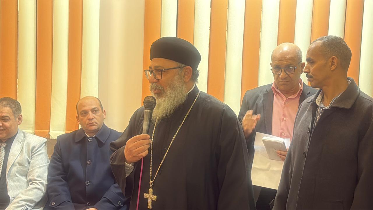 محافظ سوهاج يشارك أطفال "بيت الرحمة" المسيحية فرحتهم بعيد الميلاد المجيد