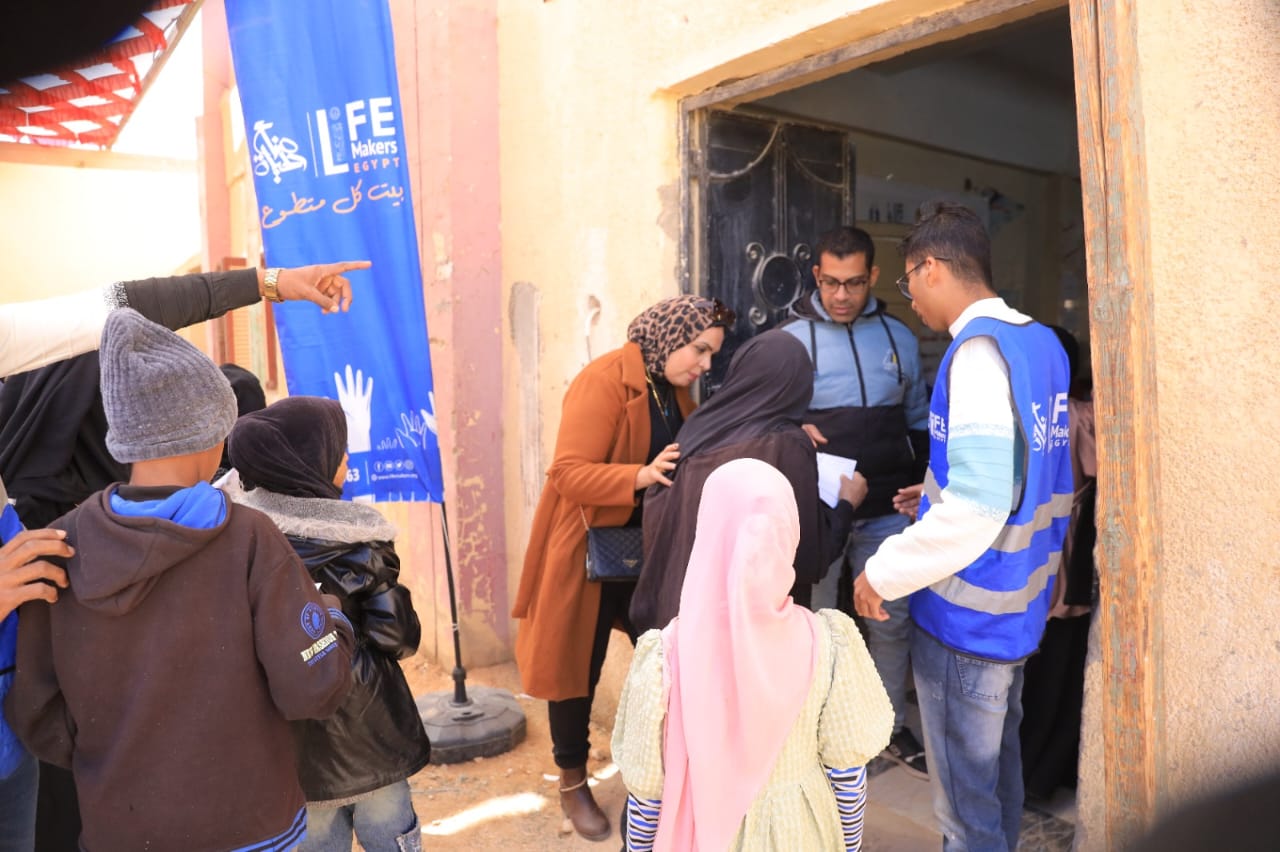 الكشف على 2000 مواطن بالمجان خلال قافلة طبية شاملة بقرية أولاد يحيى الحاجر بدار السلام