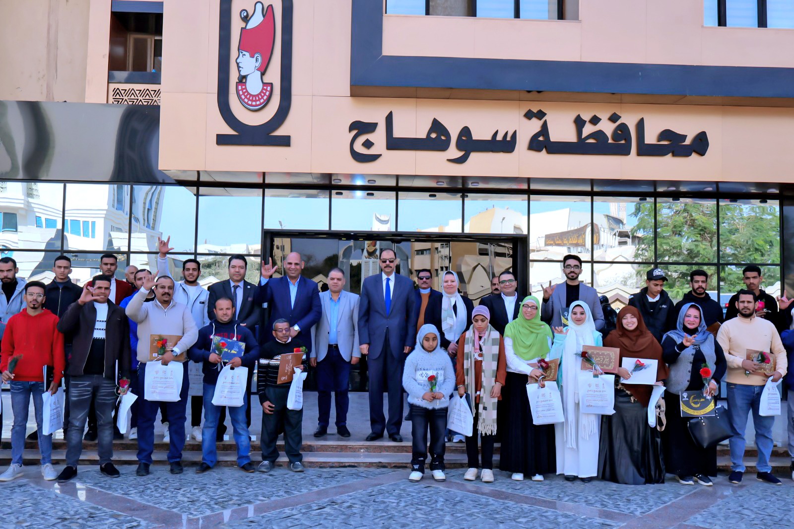 محافظ سوهاج يكرم 32 من خريجي برنامج ريادة الأعمال للأشخاص ذوي الإعاقة