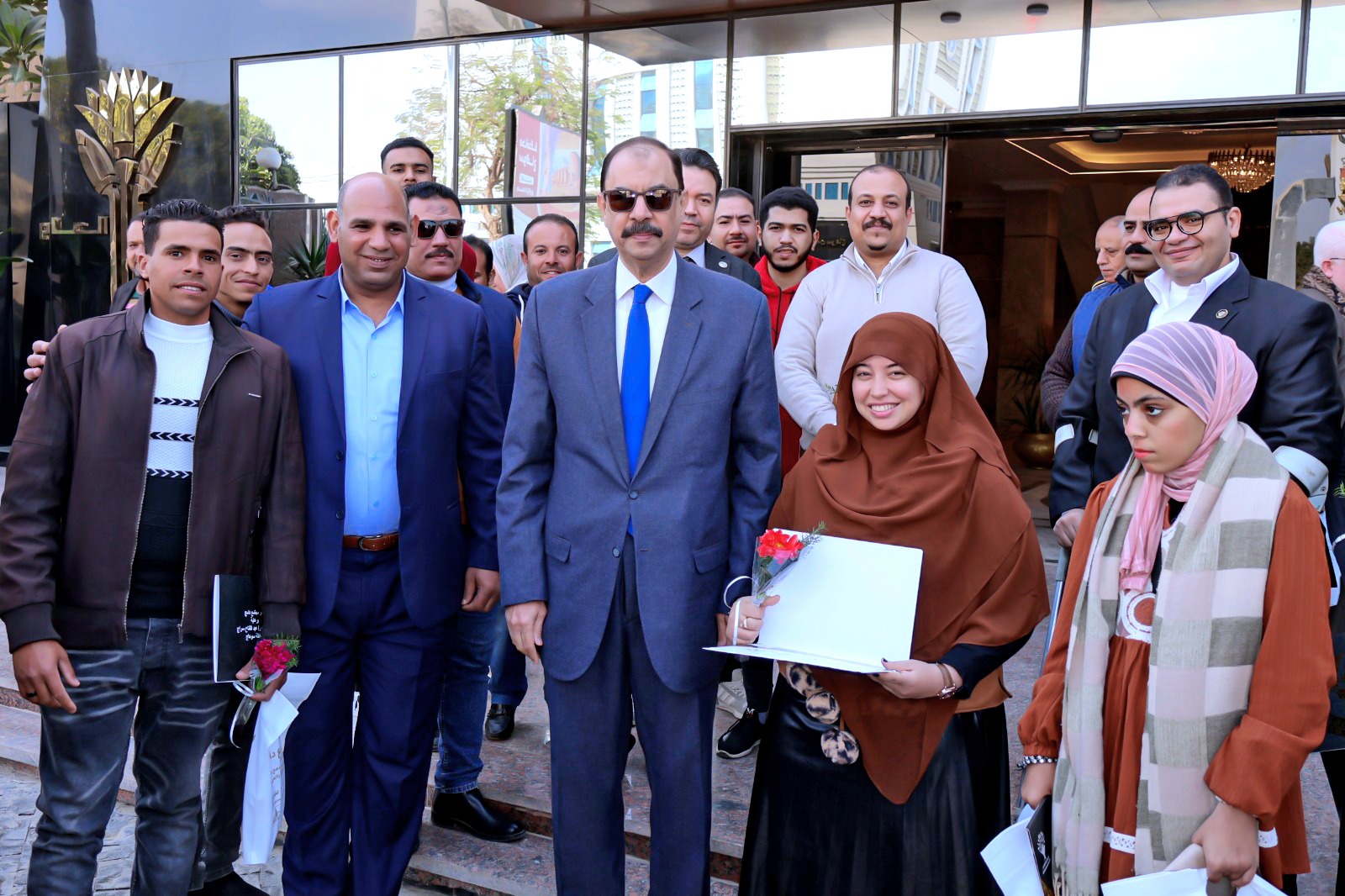 محافظ سوهاج يكرم 32 من خريجي برنامج ريادة الأعمال للأشخاص ذوي الإعاقة