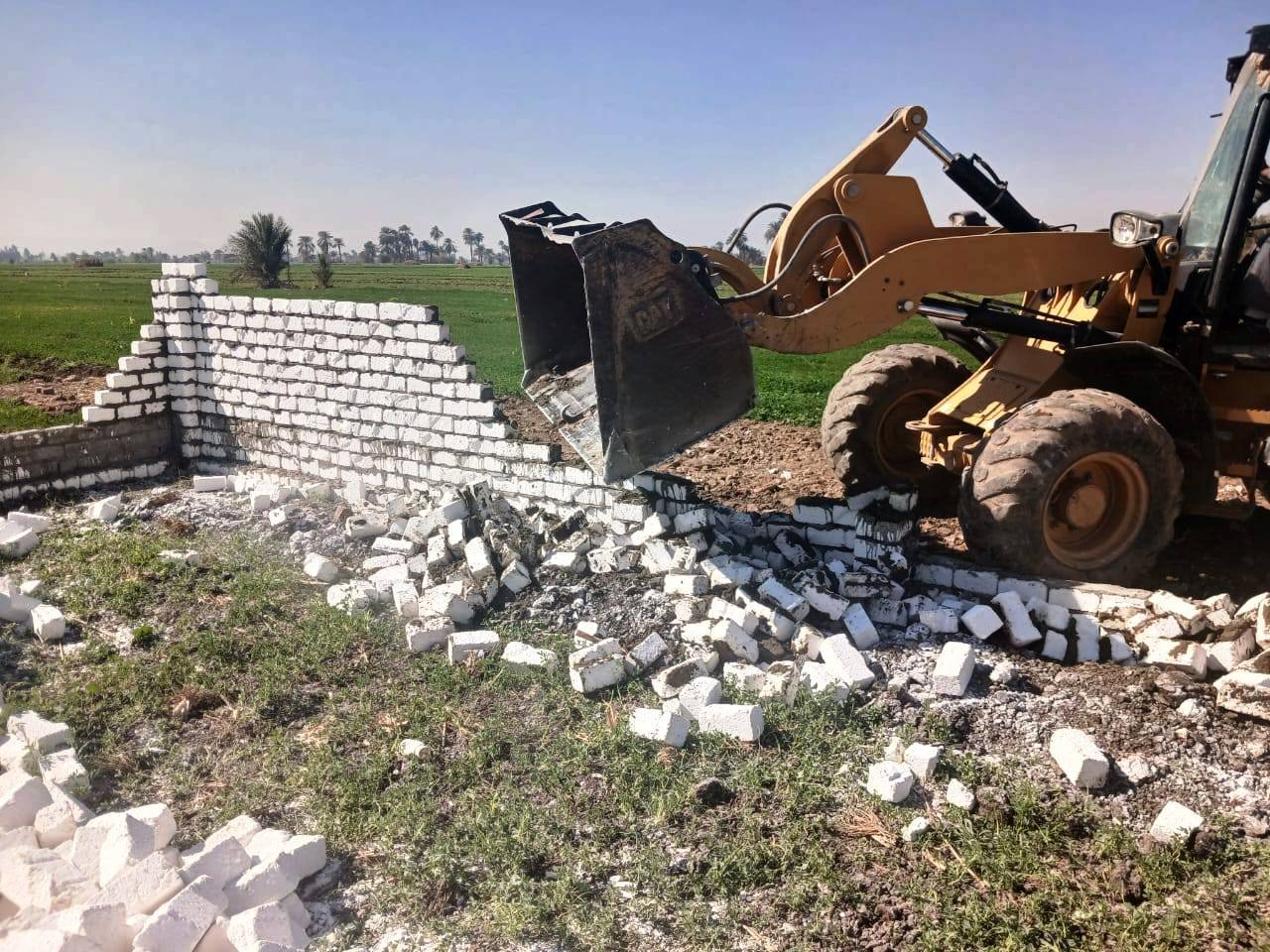 محافظ سوهاج إزالة 361 حالة تعدي على أملاك الدولة والأراضي الزراعية والمتغيرات المكانية