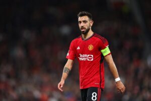 مدينة مانشيستر تتلون بالأحمر