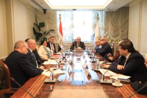 وزير التعليم العالي يبحث سبل تعزيز التعاون مع وفد جامعة إكستر البريطانية