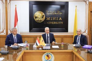 رئيس جامعة المنيا يترأس اجتماع مجلس إدارة المستشفيات الجامعية ويجتمع بمديري المستشفيات الجدد
