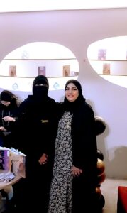 متحف الحسينية السعودي يمنح وسام التميز للاعلامية وفاء عبدالغفار