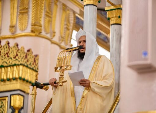 المهنا يؤم المصلين