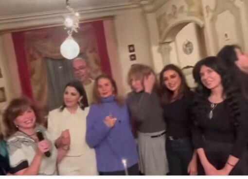 محراب الفن يجمع