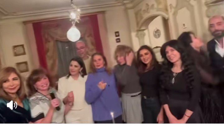 محراب الفن يجمع