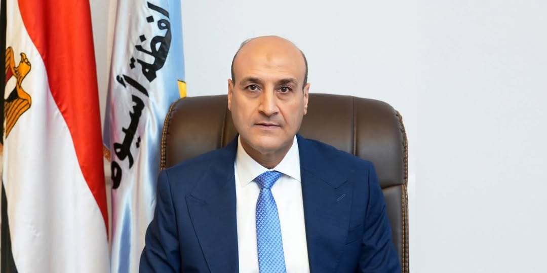 محافظ                  أسيوط يعلن