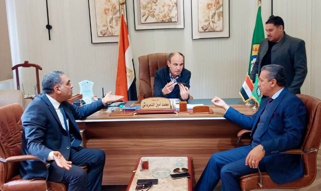 مافيا الواتساب في المنصورة.. عندما يتحول السكن إلى مزاد علني يقوده "سماسرة الظل"