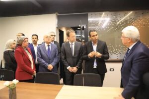 وزير التعليم العالي ومحافظ الأقصر وسفير إسبانيا ورئيس الجامعة يفتتحون مركز تمكين للإبداع والتكنولوجيا