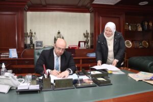 محافظ بني سويف يعتمد نتيجة امتحانات الفصل الدراسي الأول للشهادة الإعدادية بنسبة 75.6%