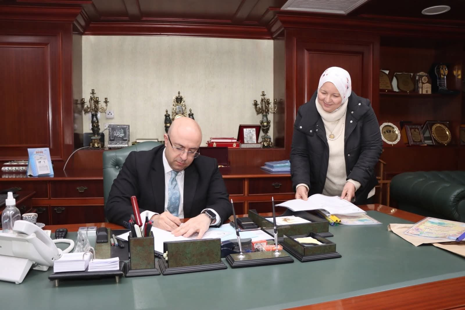 محافظ بني سويف يعتمد نتيجة امتحانات الفصل الدراسي الأول للشهادة الإعدادية بنسبة 75.6%