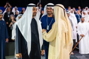 رئيس دولة الامارات ومحمد بن راشد يفتتحان القمة العالمية للعلماء