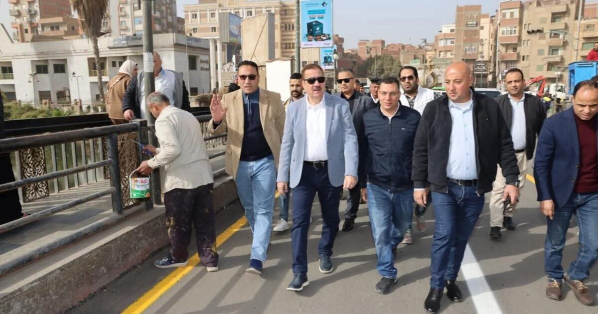 محافظ المنوفية يتفقد كوبري مبارك ويتابع تطوير كورنيش حي شرق بشبين الكوم