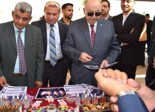 صيدلة الجامعة المصرية الروسية تنظم معرض الطلاب لمستحضرات التجميل