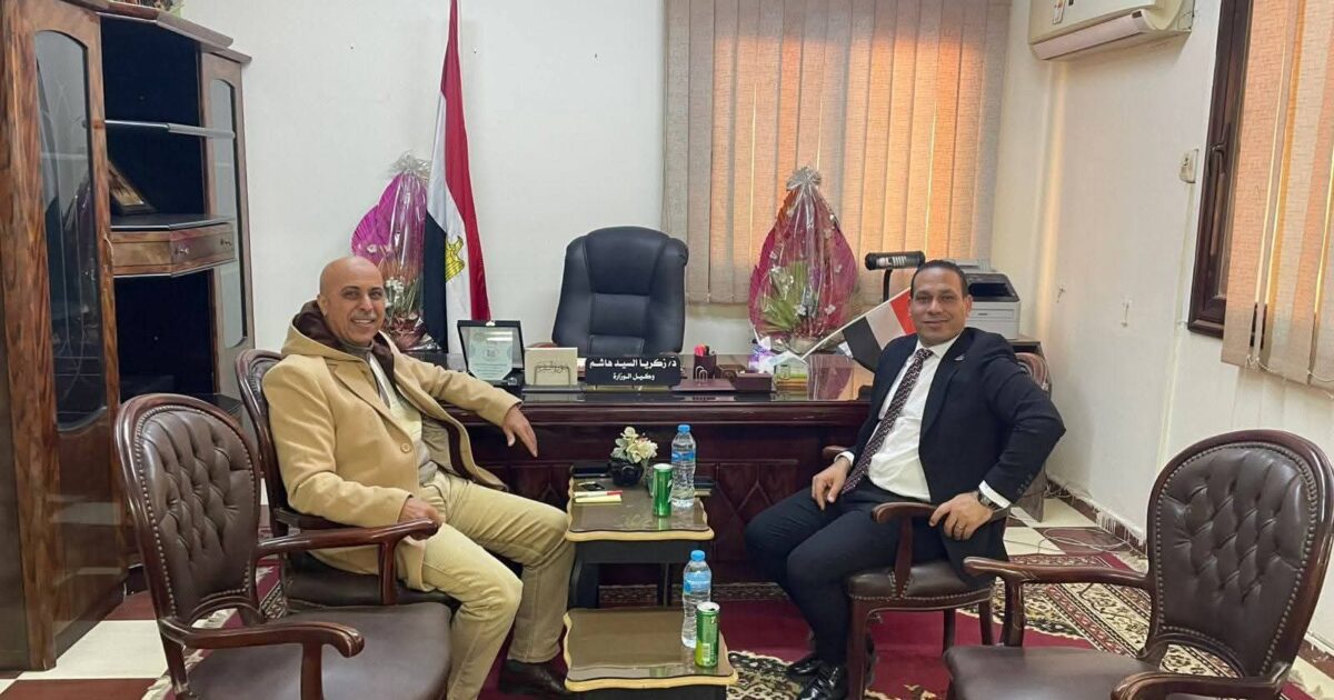 سيد عبد الجليل يبحث مع بيطري الإسماعيلية سرعة تشغيل مجازر فايد لخدمة الدائرة الثالثة