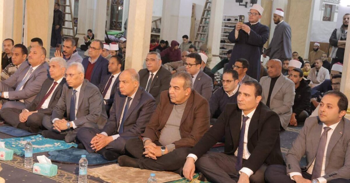 محافظ عروس الصعيد ورئيس جامعتها يشهدان الاحتفال بذكرى ليلة النصف من شعبان بمسجد صلاح الدين