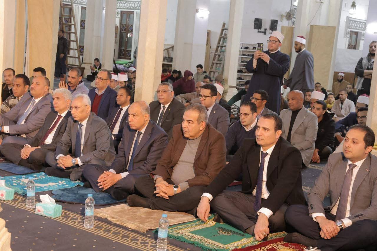 محافظ عروس الصعيد ورئيس جامعتها يشهدان الاحتفال بذكرى ليلة النصف من شعبان بمسجد صلاح الدين