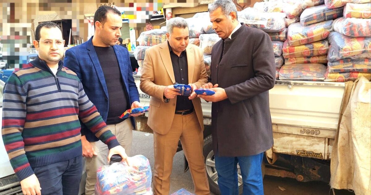 تموين البحيره تضبط 5,000 كيس مكرونة تموينية قبل تهريبها إلى السوق السوداء