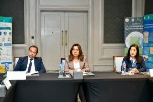 د. منال عوض تعقد اجتماعاً تنسيقياً مع المراكز البحثية التي تعمل على إعداد دراسات تقييم مخاطر المناخ على القطاعات المختلفة