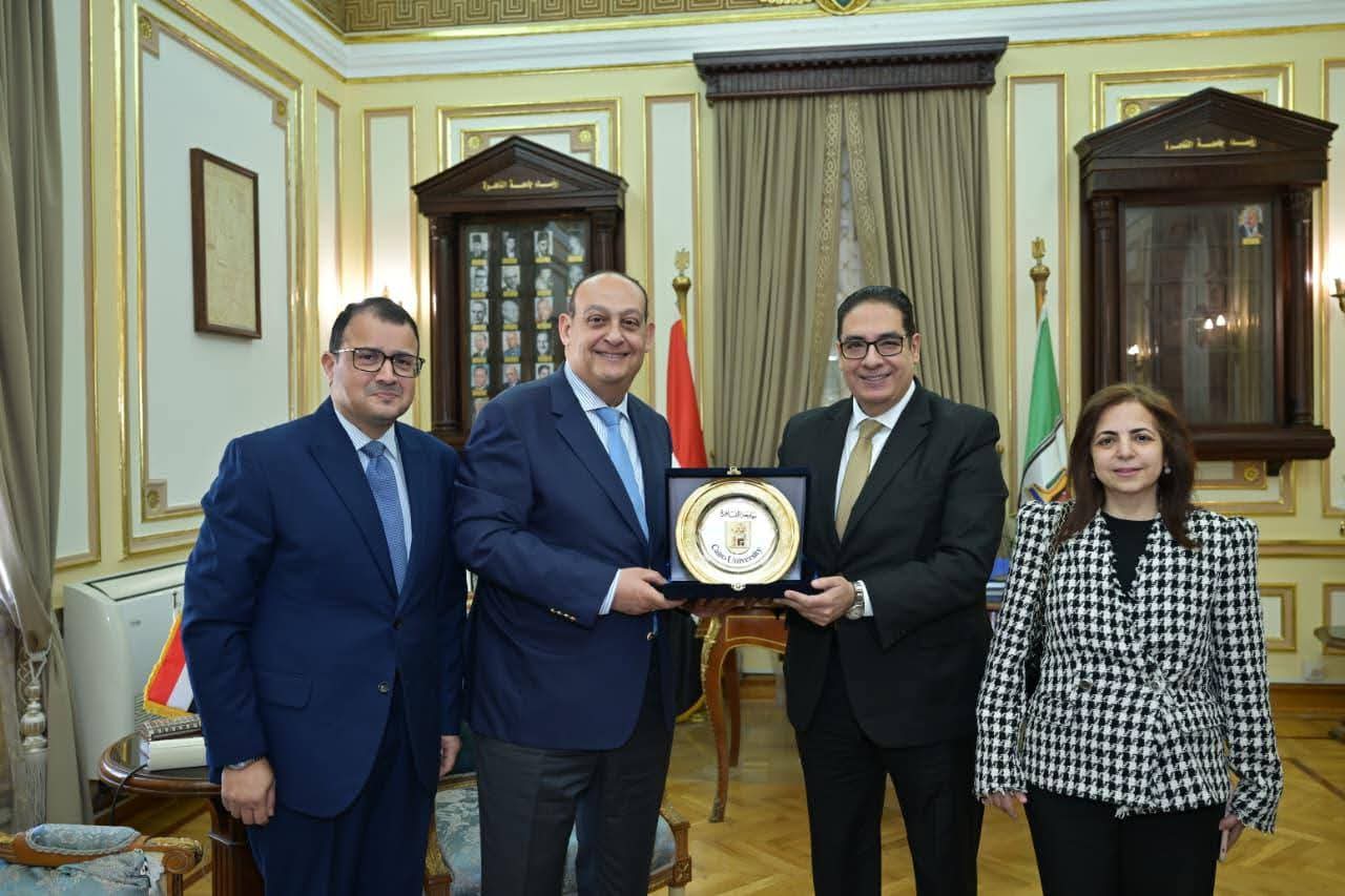 رئيس جامعة القاهرة يستقبل وفد وزارة الخارجية المصرية للشئون الافريقية..