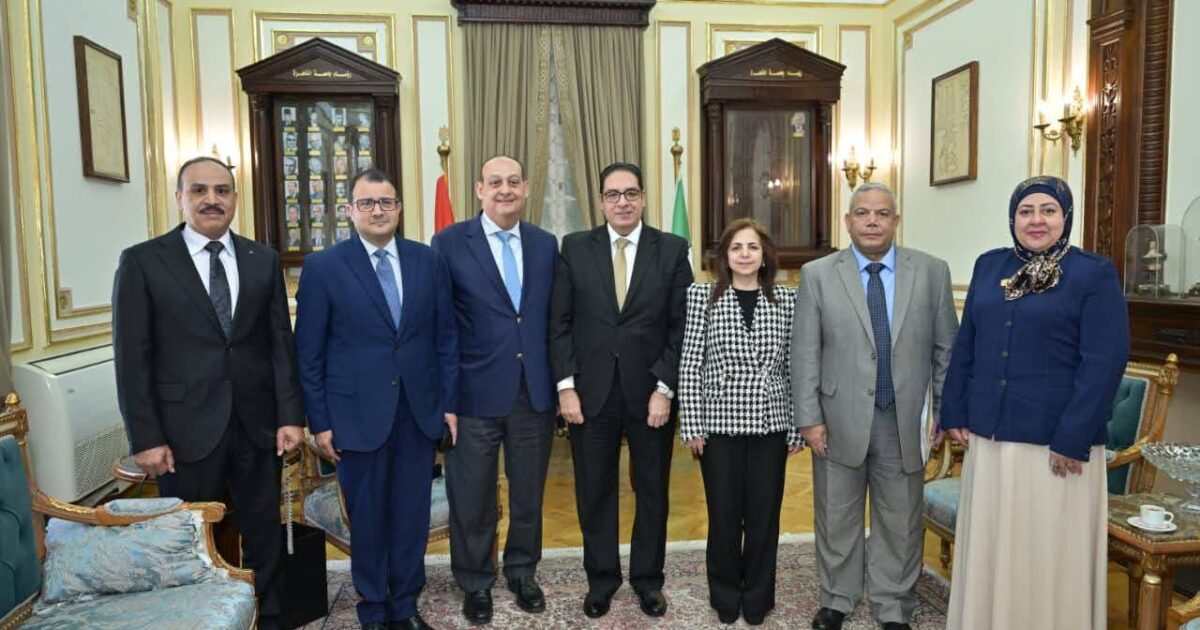 رئيس جامعة القاهرة يستقبل وفد وزارة الخارجية المصرية للشئون الافريقية..