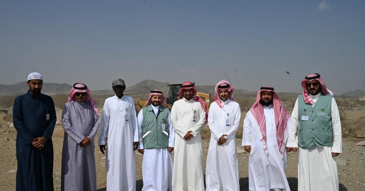 ‏بيئة منطقة مكة.. تردم 18 بئراً مكشوفة جنوب جدة لتعزيز السلامة العامة وحماية البيئة