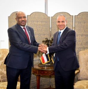 وزير الخارجيةالمصري يبحث مع نظيره السوداني مستجدات الأوضاع في السودان.