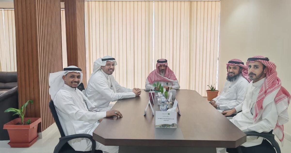 ‏بيئة رابغ تبحث تعزيز الشراكة مع جامعة الملك عبدالعزيز لدعم الابتكار والتنمية المستدامة