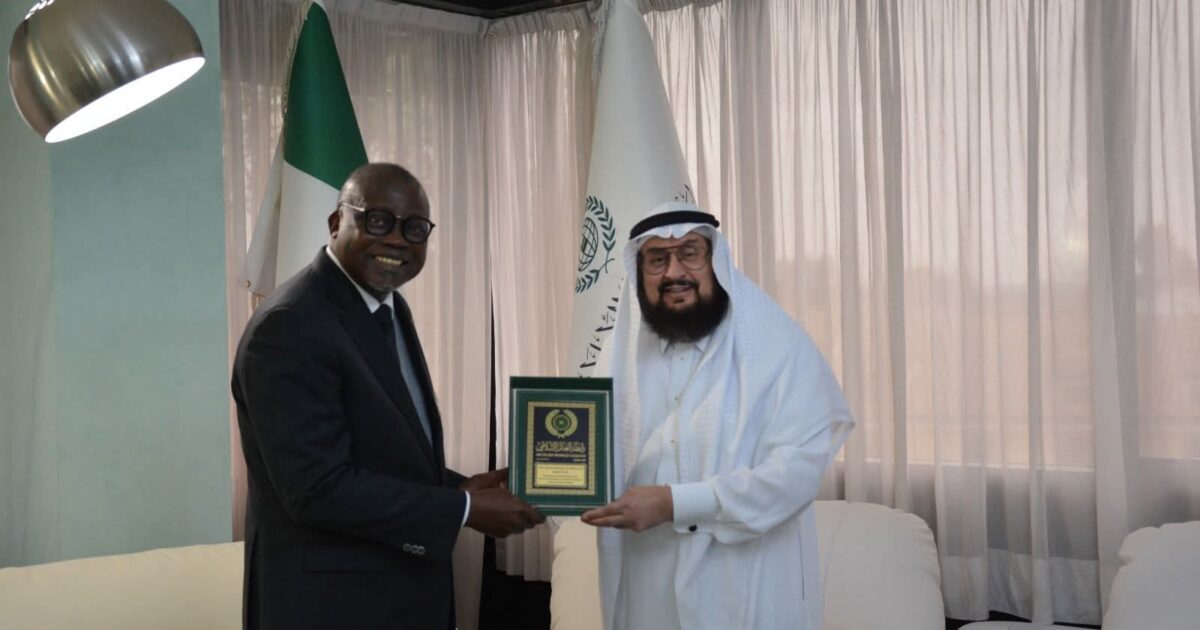 سفير الكونغو يزور مكتب رابطة العالم الإسلامي في روما للتعرف على نشاطها