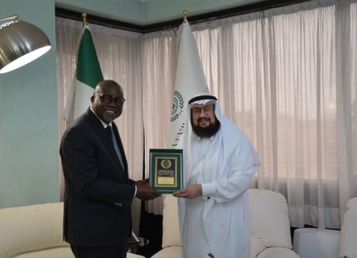 سفير الكونغو يزور مكتب رابطة العالم الإسلامي في روما للتعرف على نشاطها