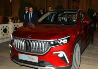 الرئيس التركي يهدي الرئيس السيسي سيارة كهربائية بمناسبة زيارته لمصر