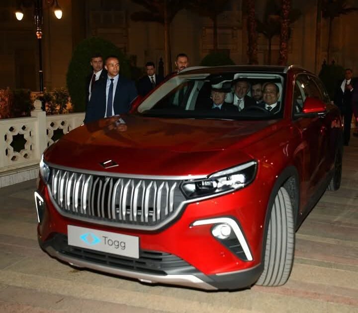 الرئيس التركي يهدي الرئيس السيسي سيارة كهربائية بمناسبة زيارته لمصر