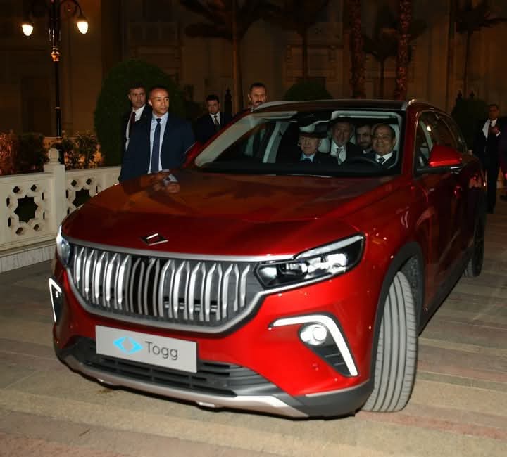 الرئيس التركي يهدي الرئيس السيسي سيارة كهربائية بمناسبة زيارته لمصر