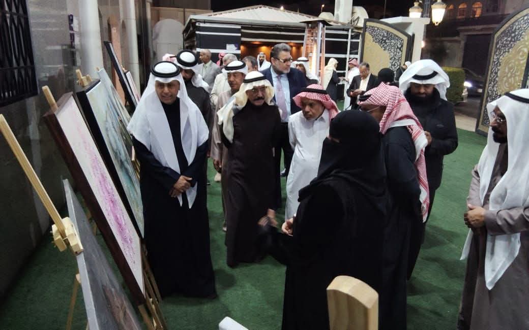 فيما احتوت على معرض تشكيلي جمعية أدبي الطائف تقيم اﻷمسية الخامسة من برنامج مديد بأمسية( ليلة البدر)