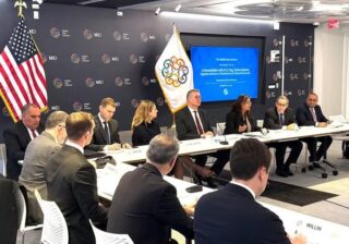 معهد الشرق الأوسط بواشنطن يستضيف وزير البترول والثروة المعدنية في لقاء موسع 