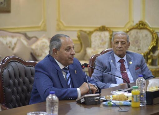 محافظ بورسعيد يستقبل قدامى قادة وحدات الصاعقة بالقوات المسلحة .