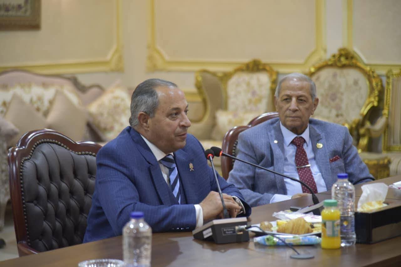 محافظ بورسعيد يستقبل قدامى قادة وحدات الصاعقة بالقوات المسلحة .