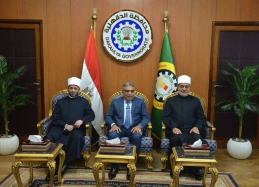 محافظ الدقهلية يستقبل وزير الأوقاف ومفتي الجمهورية لأداء صلاة الجمعة بمسجد النصر .