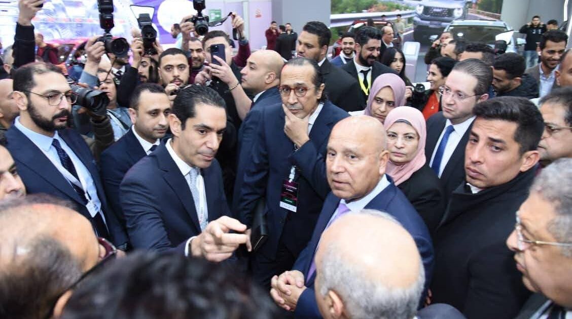 وزير الصناعة والنقل يزور معرض مصر الدولي للسيارات «أوتومورو 2026»